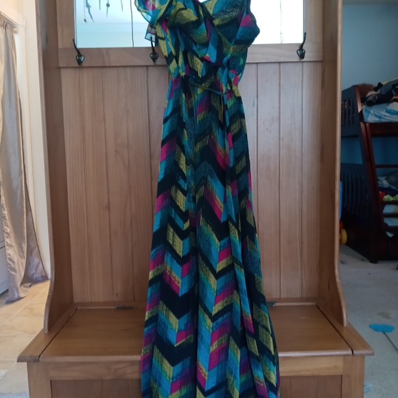 Dress - Picture 3 of 3